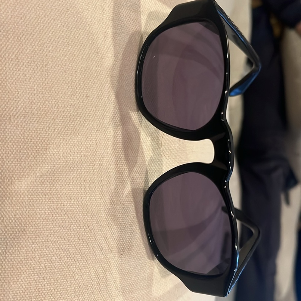 Chanel sunglasses - Picture 2 of 5